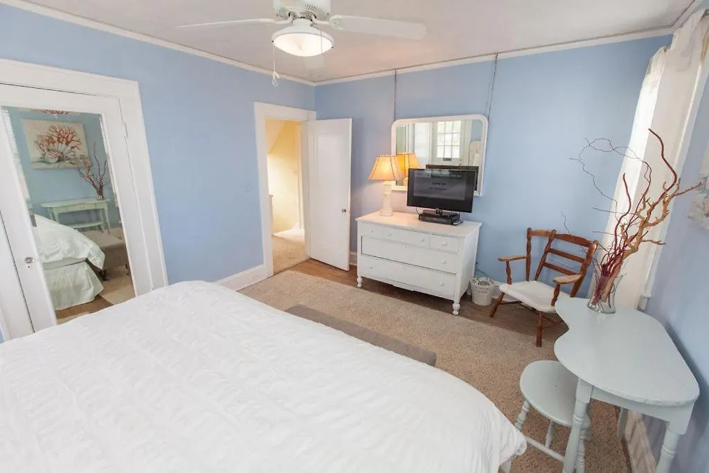 Shoreline Cottage - Oceanfront - North End Vb Virginia Beach Vakantiehuis